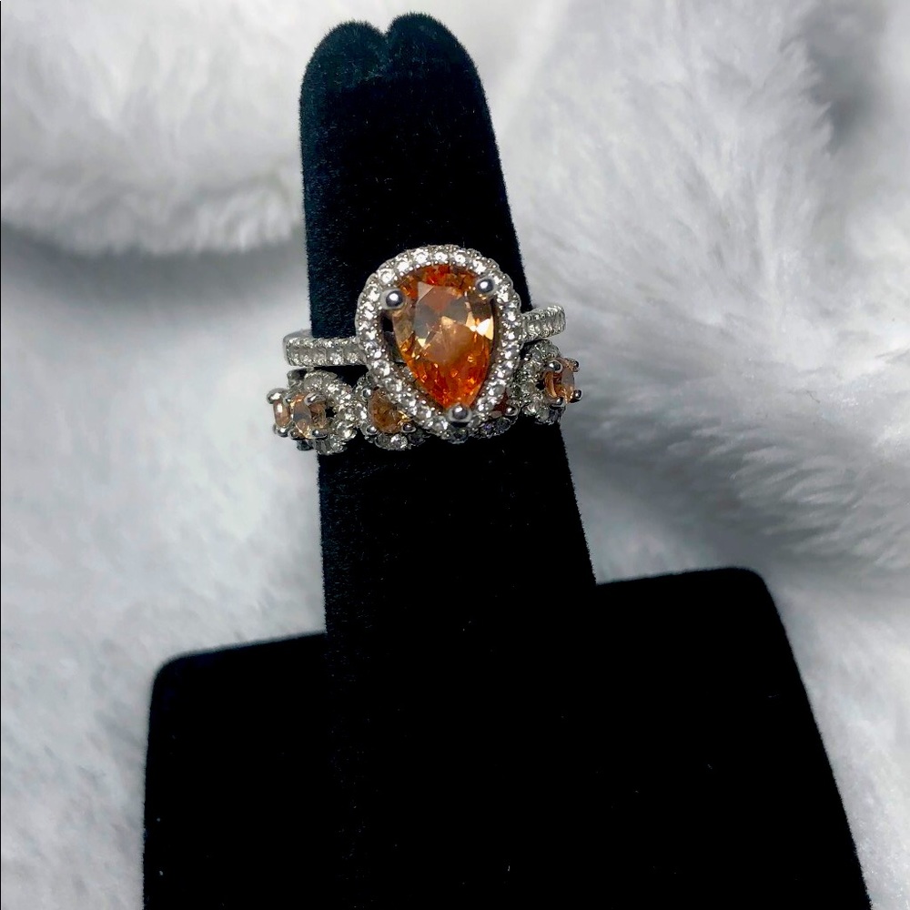 Jeulia Halo Pear Cut Sterling Silver Bridal Set